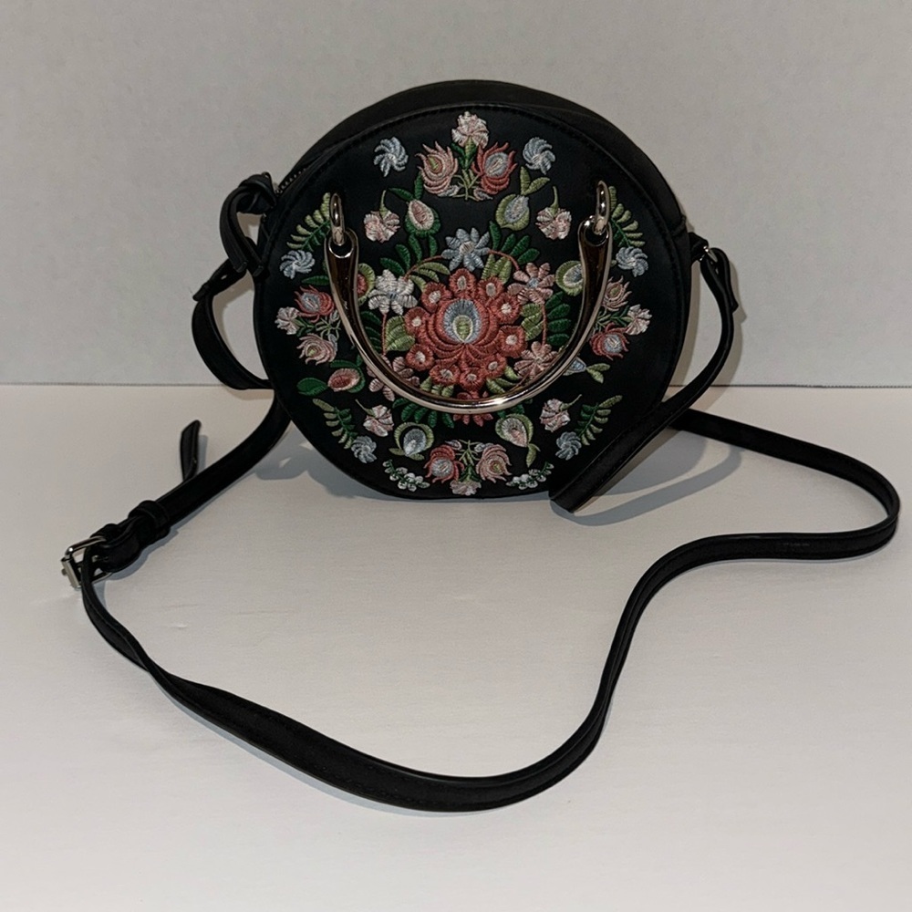 Vintage Style Round‎ Embroidered Crossbody Bag - Black